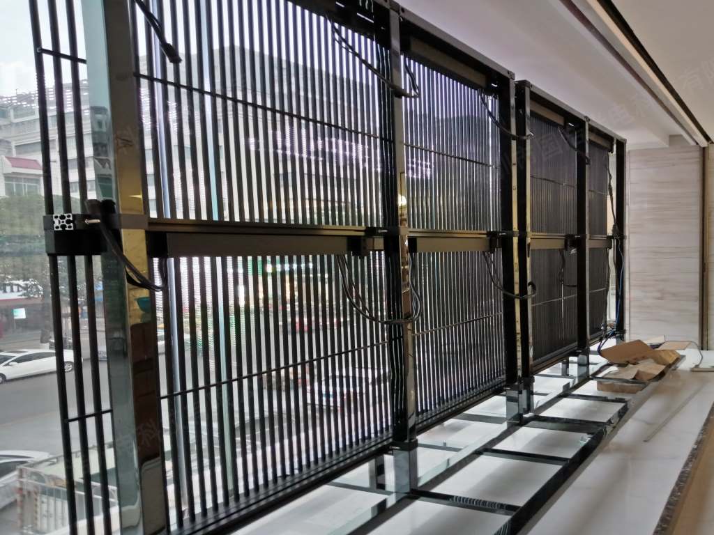 福建泉州珠宝店橱窗展8平方LED格栅屏项目