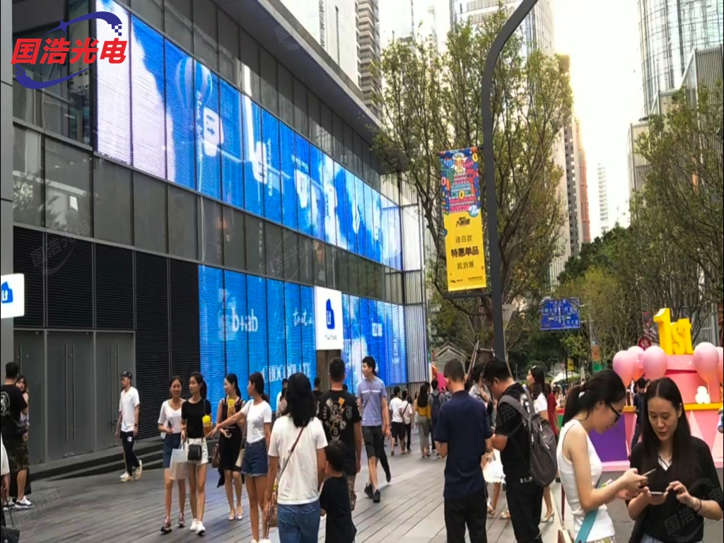 幕墙屏案例视频：深圳南山万象城P50玻璃LED幕墙屏